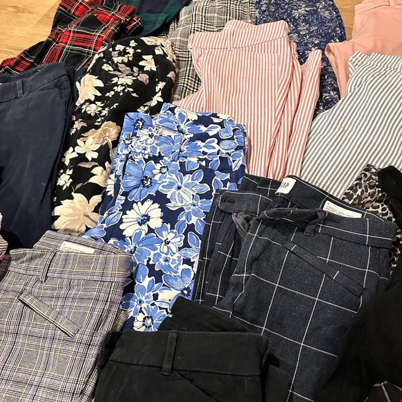 19 Pairs of Old Navy Pixie Pants, and some of gaps version of the same pants - Picture 8 of 8
